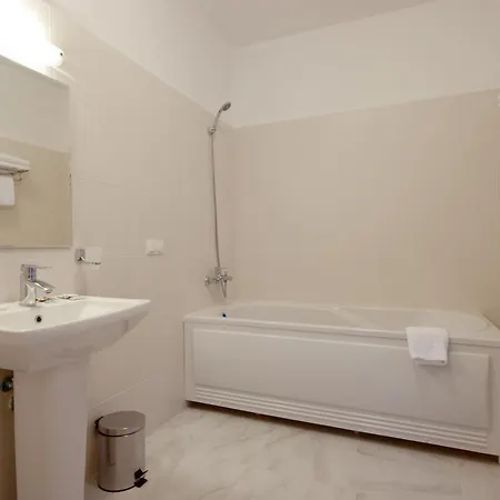 Geneva 5*